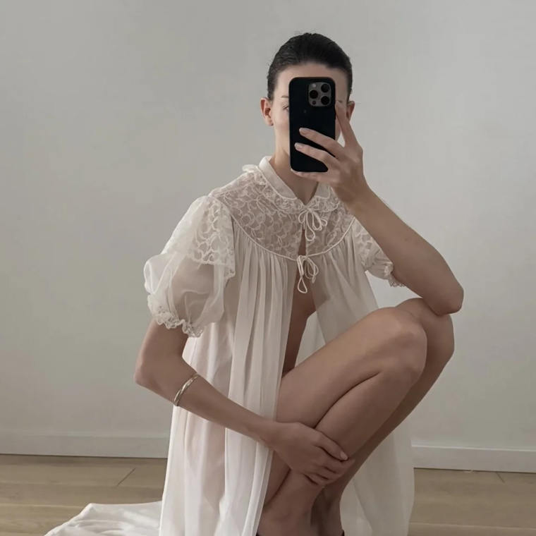 WHITE SHEER PEIGNOIR