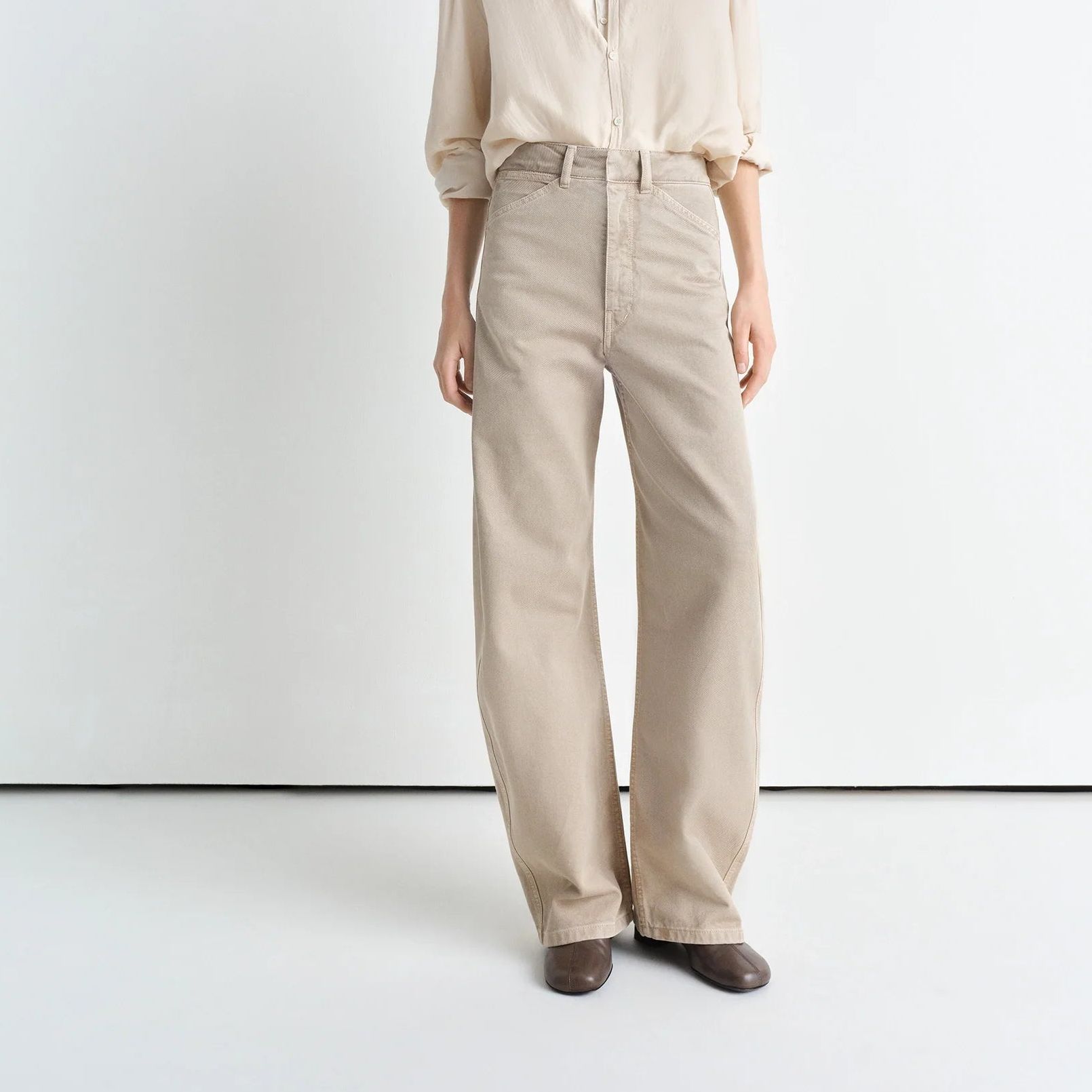 HIGH WAISTED CURVED PANTS