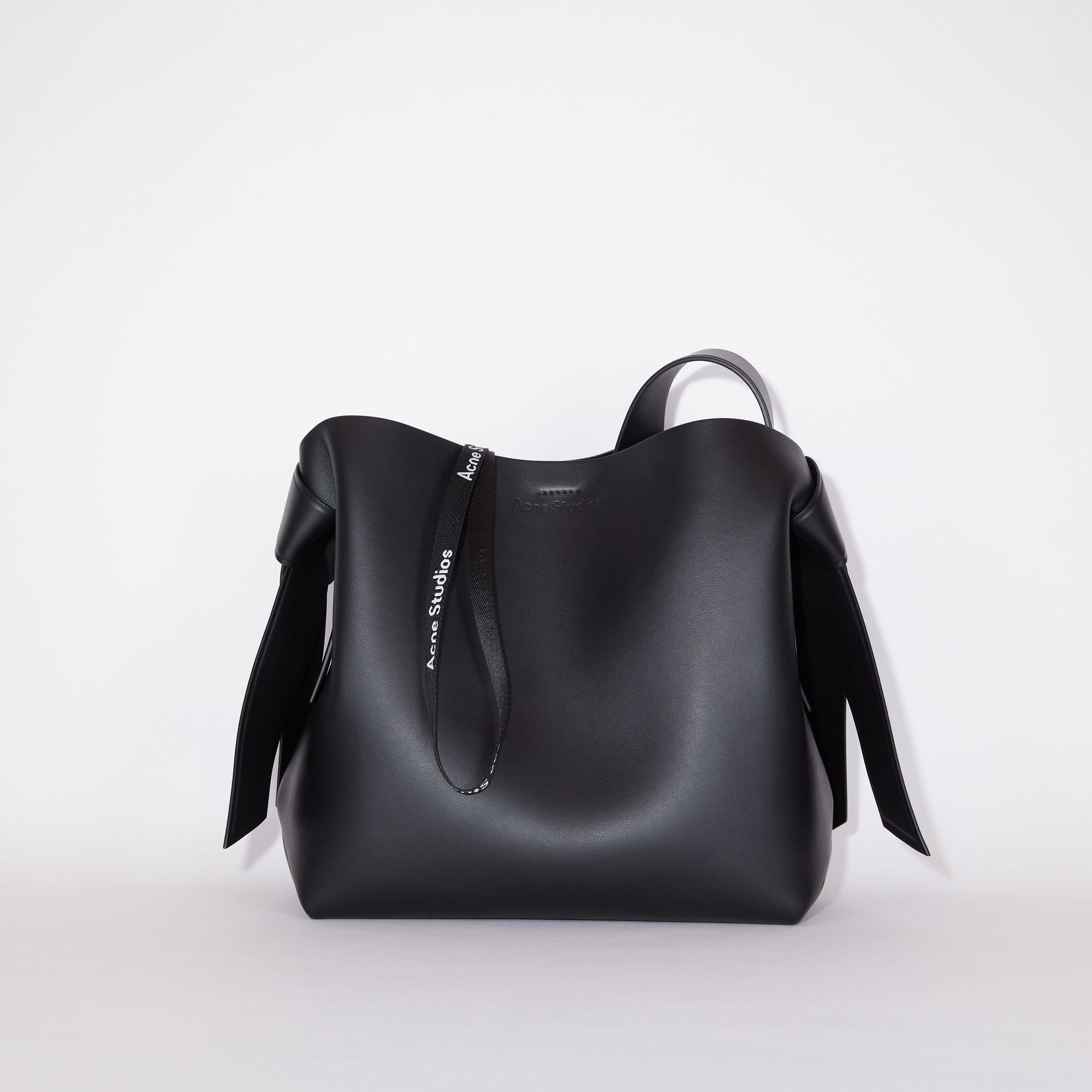 Medium leather bag 